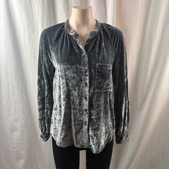 Anthropologie Pilcro Crushed Velvet Femme Buttondown Shirt in dark gray S - Picture 2 of 10